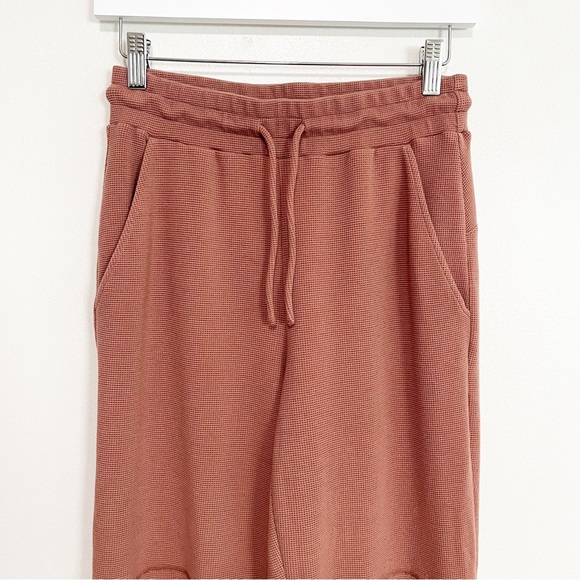 ALO | Like New Mauve Pink Micro Waffle Fireside Yoga Joggers, Small - Picture 4 of 9